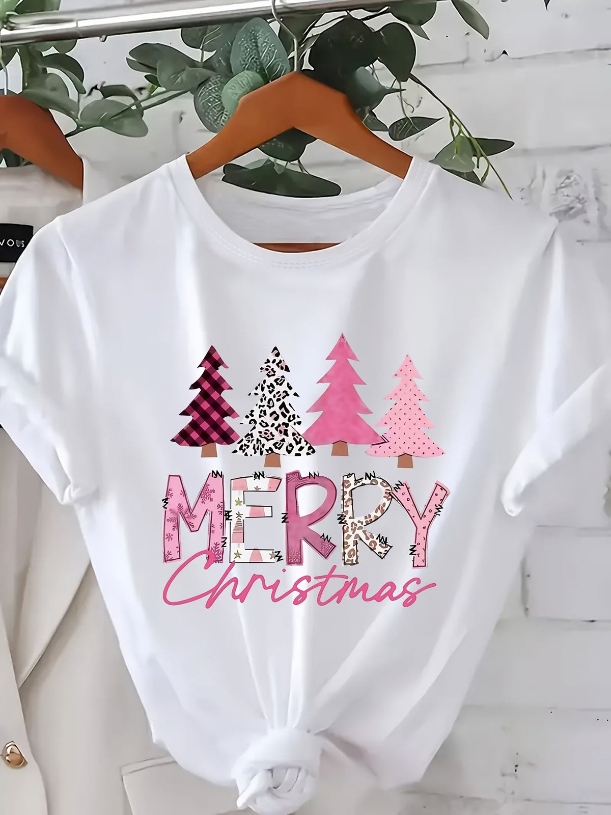Women's Merry Christmas T-Shirt ，Holiday Short Sleeve Crewneck Top