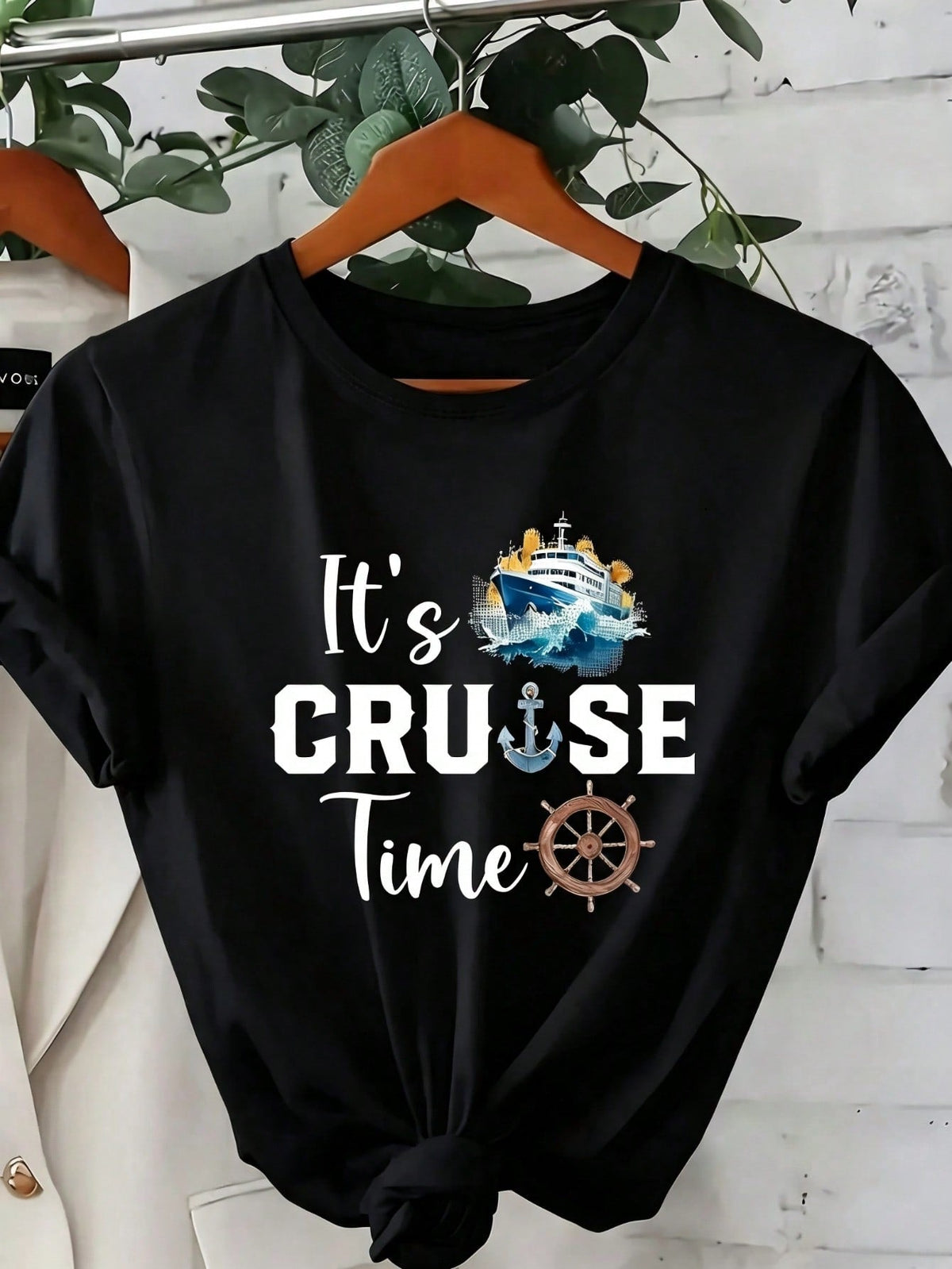 Oversize T-Shirt, Printed With The "Cruise Time" Design, Is Specially Designed For Cruise Travel