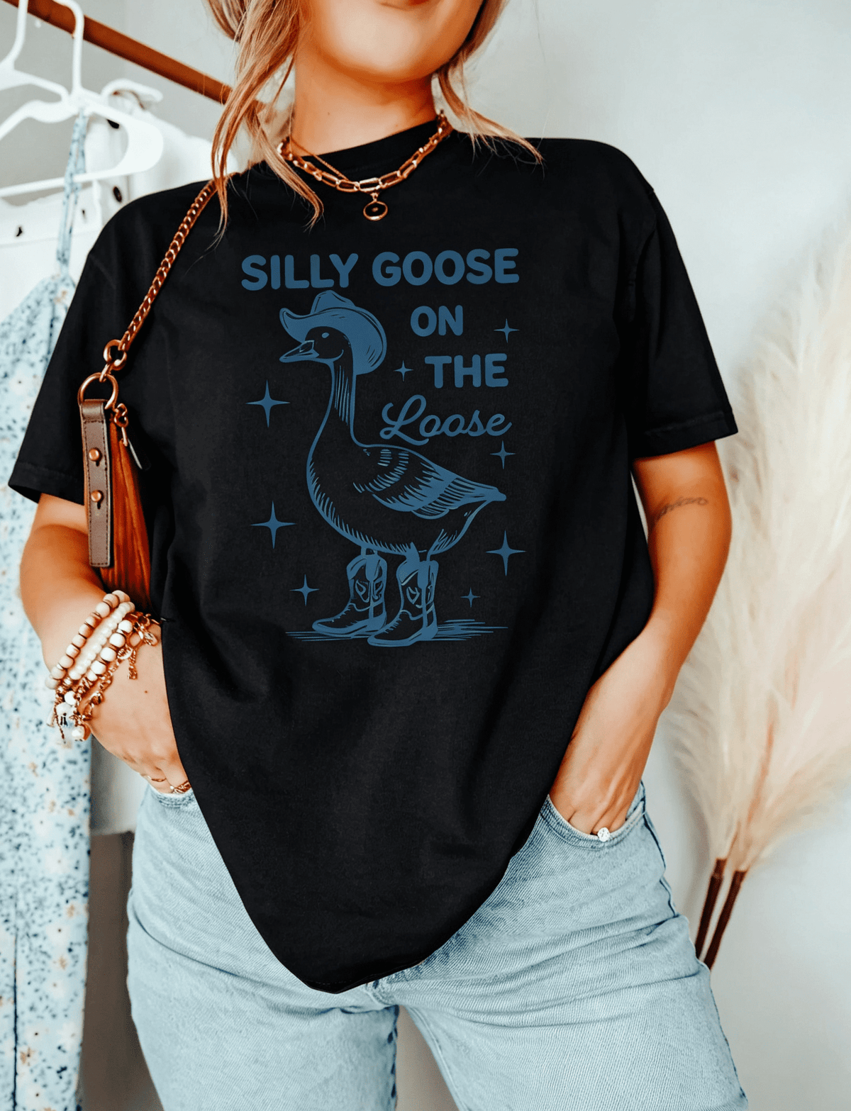 Women’s Silly Goose On The Loose Funny Western Cowgirl Graphic Short‑Sleeve T‑Shirt, Retro 90s Aesthetic Crew Neck Casual Top